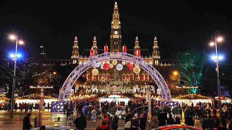 Christmas market in Vienna, Austria, tags: wiens weihnachtsmärkte der - CC BY-SA