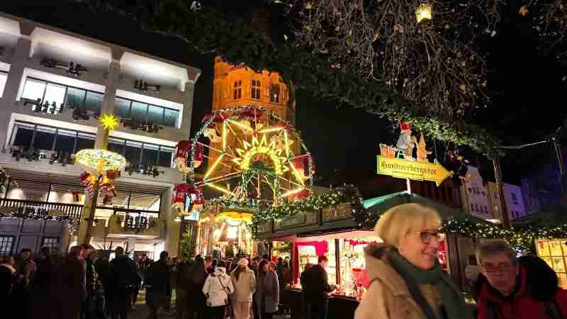 The Köln Weihnachtsmarkt at night - Dom, Heinzel at Altermarkt & Heinzel Fairytale Market at Heumarkt 

Travel guide for Strasbourg - the capital of Christmas
https://youtu.be/BDYqpzw8IYo 


•••
Suppo - Digital concept art for illustrative purpose, tags: bieten - Monok
